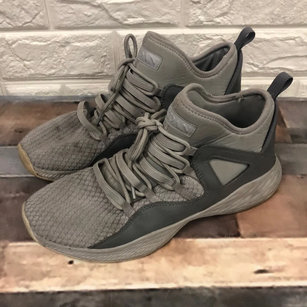 Jordan Formula 23 Gray‎ 2017 size 9 mens sneakers